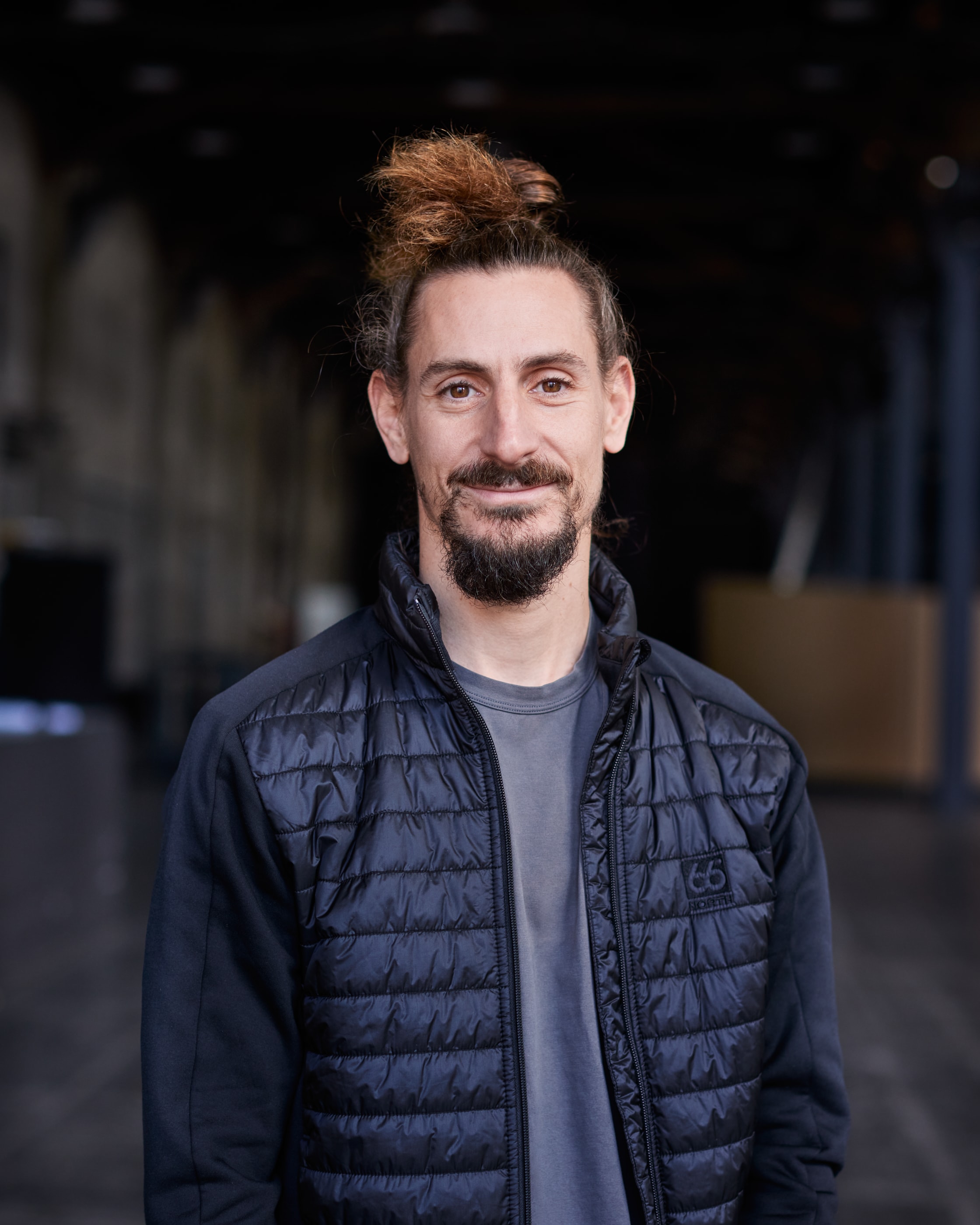 Arnysマントフランス語dans portrait_IoannisMandafounis_Do