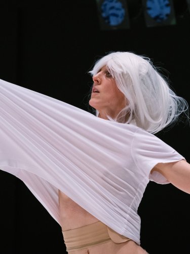 Dance with a white wig and a white t-shirt