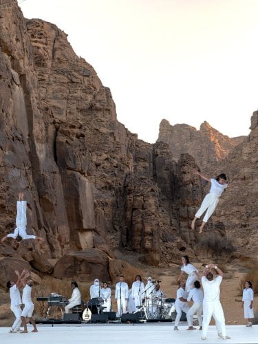 danseurs sur une scène à l'extérieur