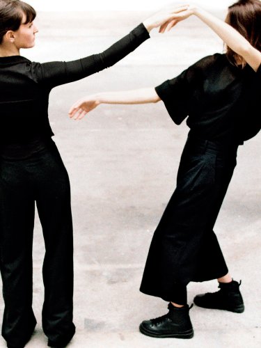 2 danseuses et une batterie