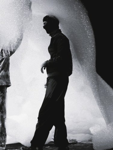Danseurs dans un nuages de bulles