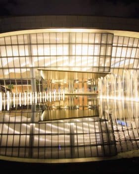 Extérieur du Shanghai International Dance Center Theater