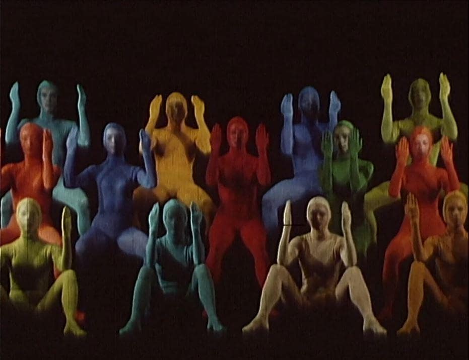 Danseurs en costumes colorés 