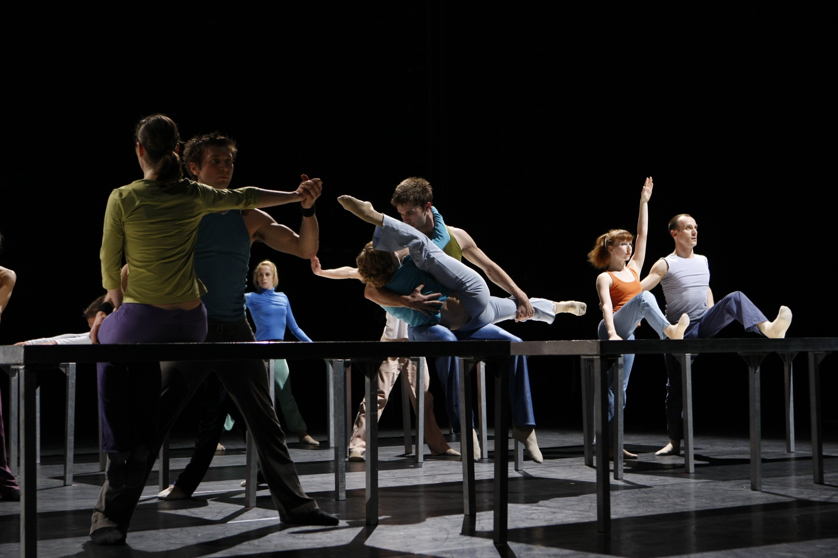 Danseurs sur des chaises