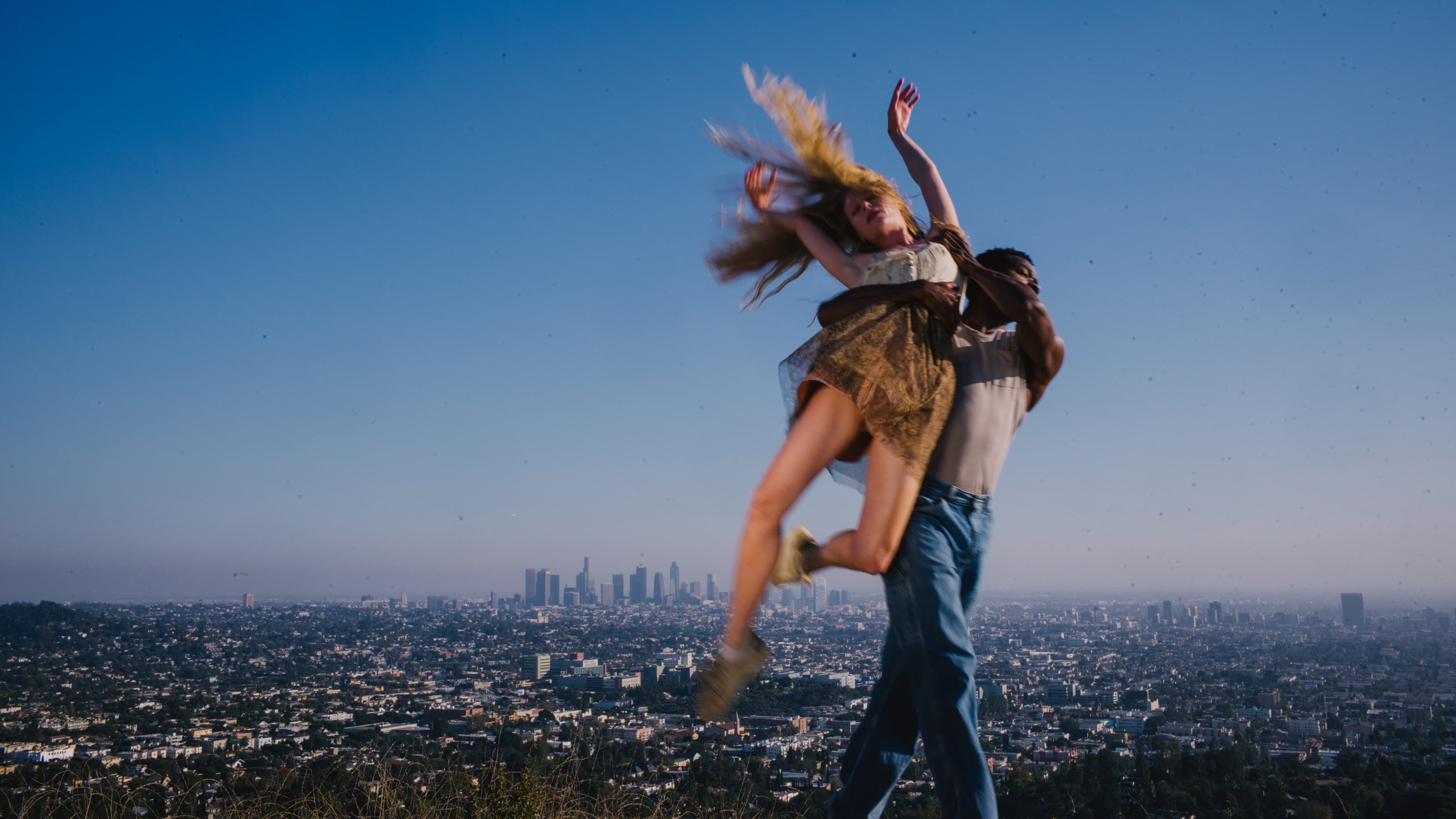 由本杰明·米派德（Benjamin Millepied）创作的《罗密欧与朱丽叶》中的L.A Dance Project舞者们