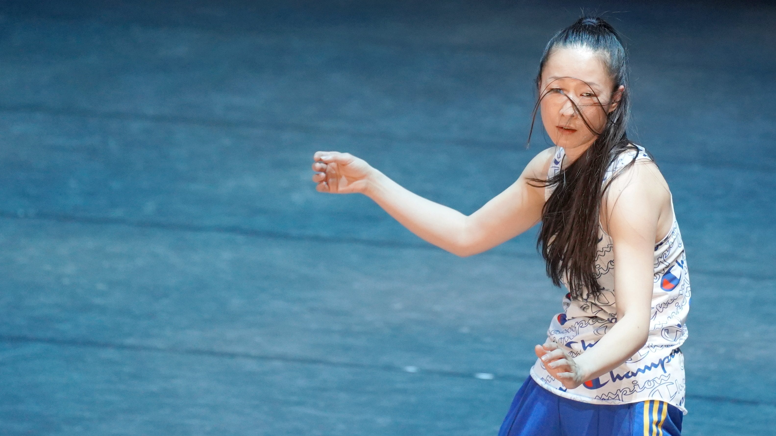 Ema Yuasa qui danse dans I am a Battlefield of Narratives