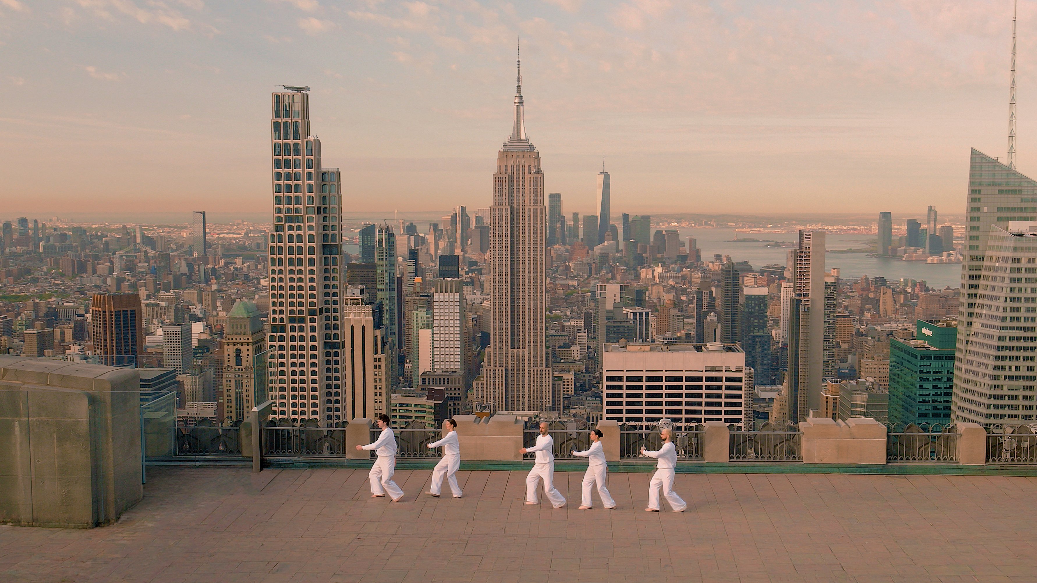 danseurs au top of the rock - Rockefeller Center NYC 