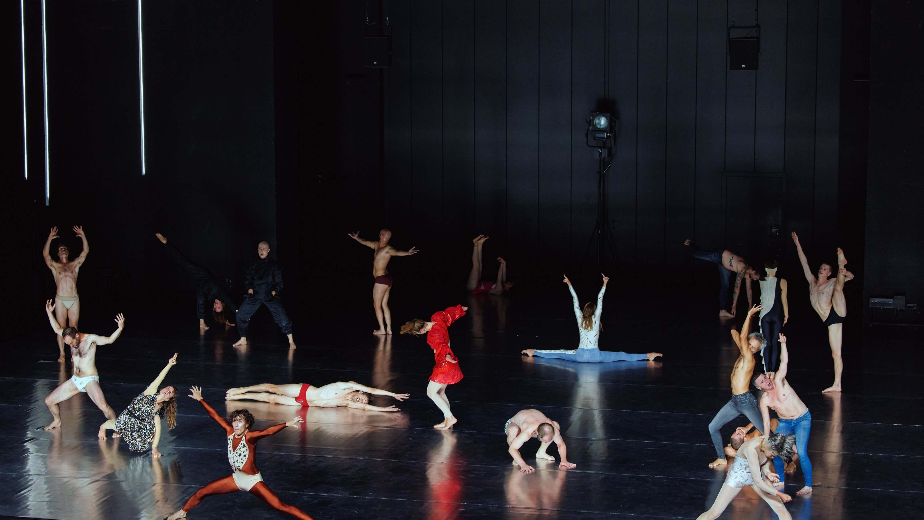 danseurs chacun en une posture différente