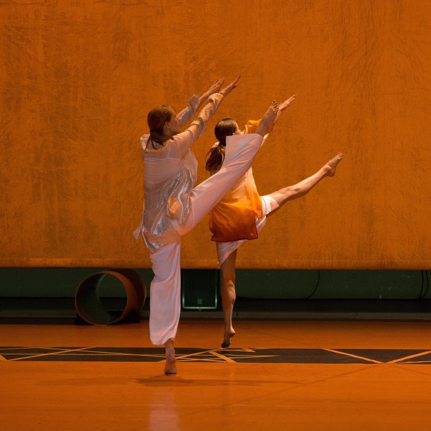 Dancers performing Drumming Live by Anne Teresa de Keersmaeker