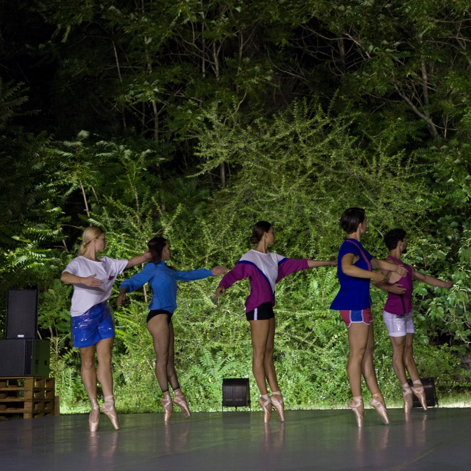 Danseurs sur pointes interprétant TURNING Orlando’s version