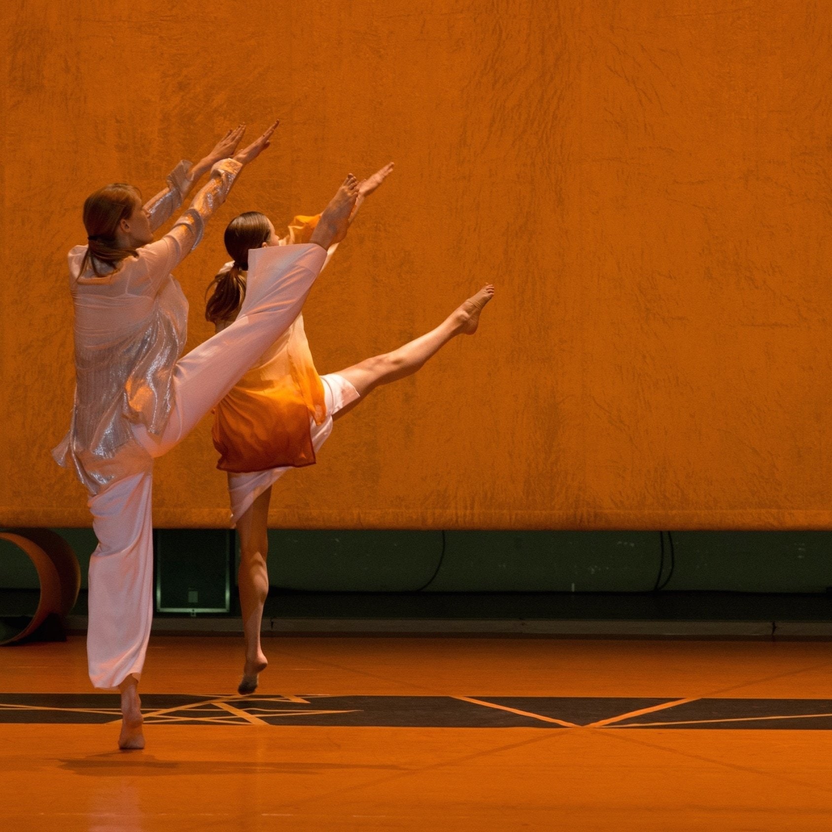 Danseurs interprétant Drumming Live de Anne Teresa de Keersmaeker