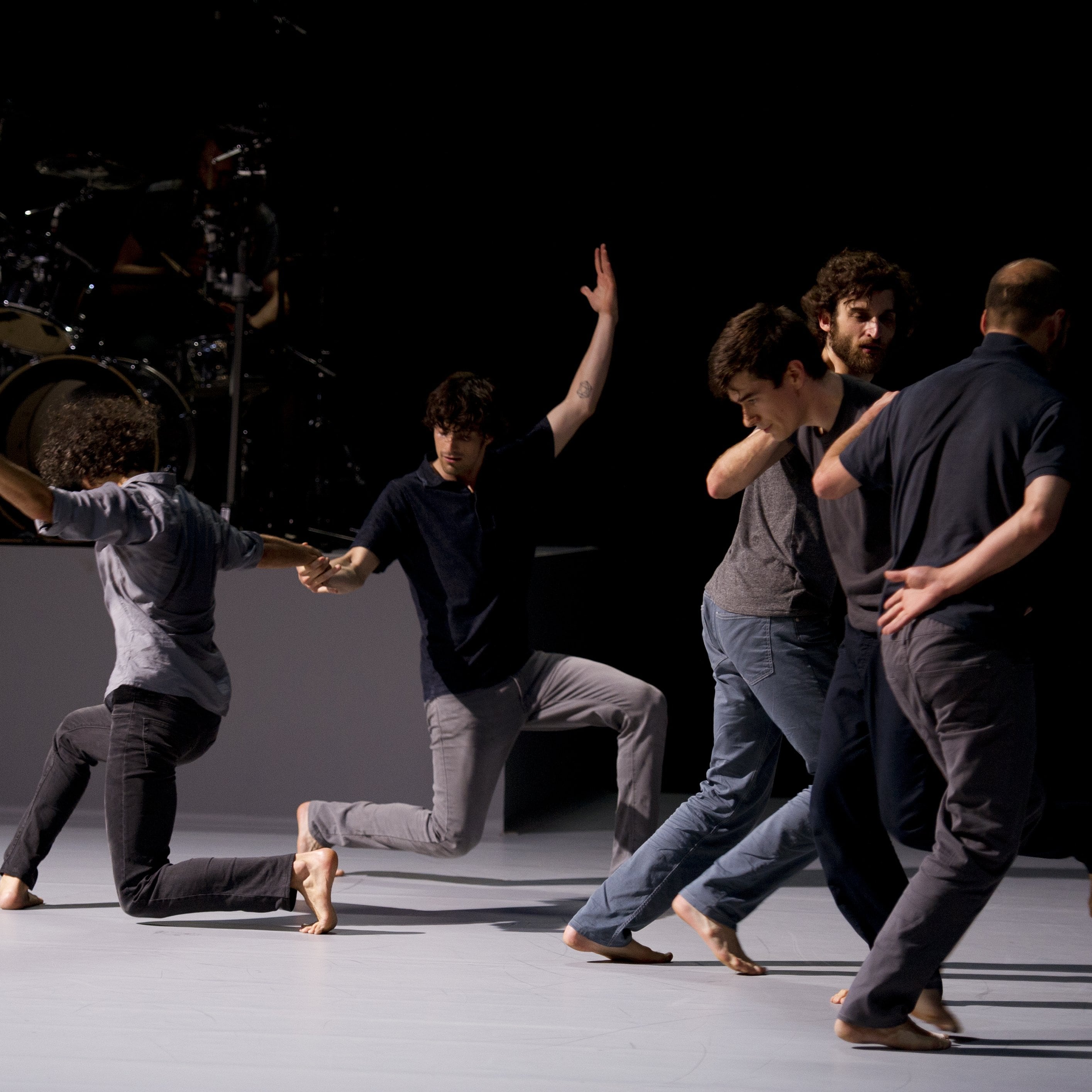 5 danseurs performent d'après une histoire vraie