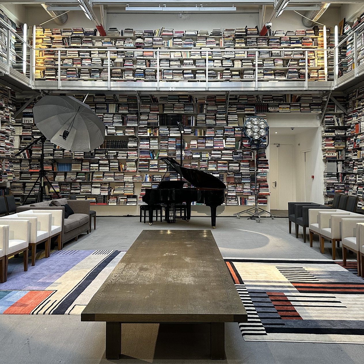 Intérieur de la Librairie 7L