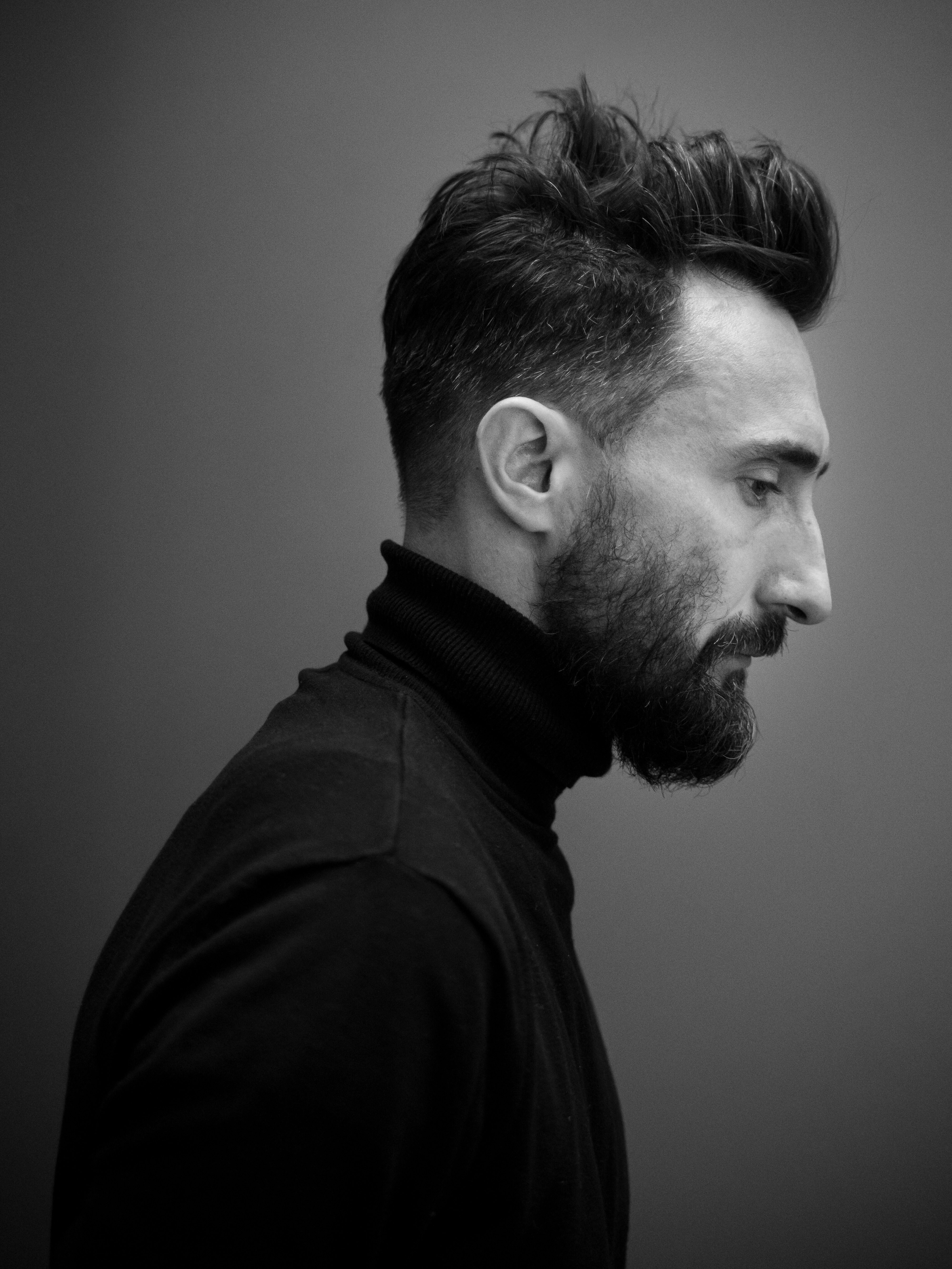 Pierre Pontvianne的黑白肖像