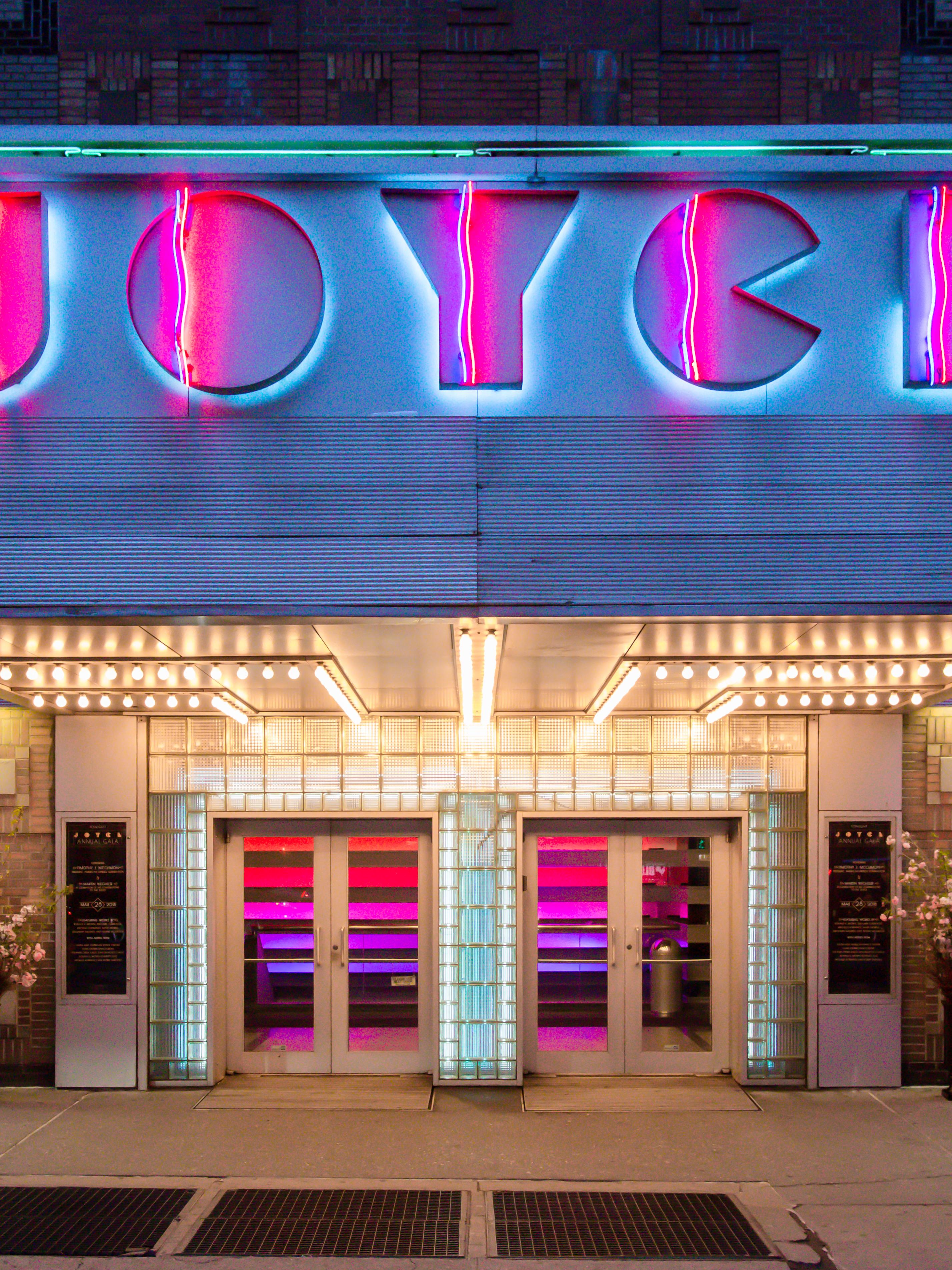 Vue de la façade extérieure du Joyce Theater